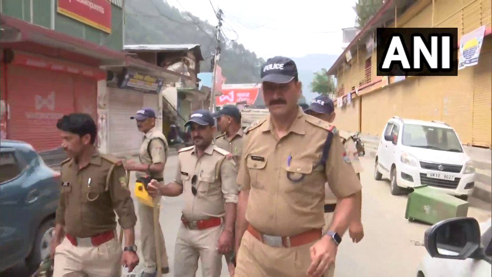 पुरोला में बाजार बंद, धारा 144 लागू, चप्पे चप्पे पर पुलिस का पहरा!