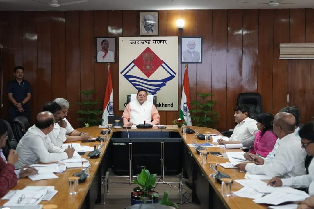 बिजली चोरी बनी मुसीबत, धामी ने‌‌ लगा दी अफसरों की क्लास!