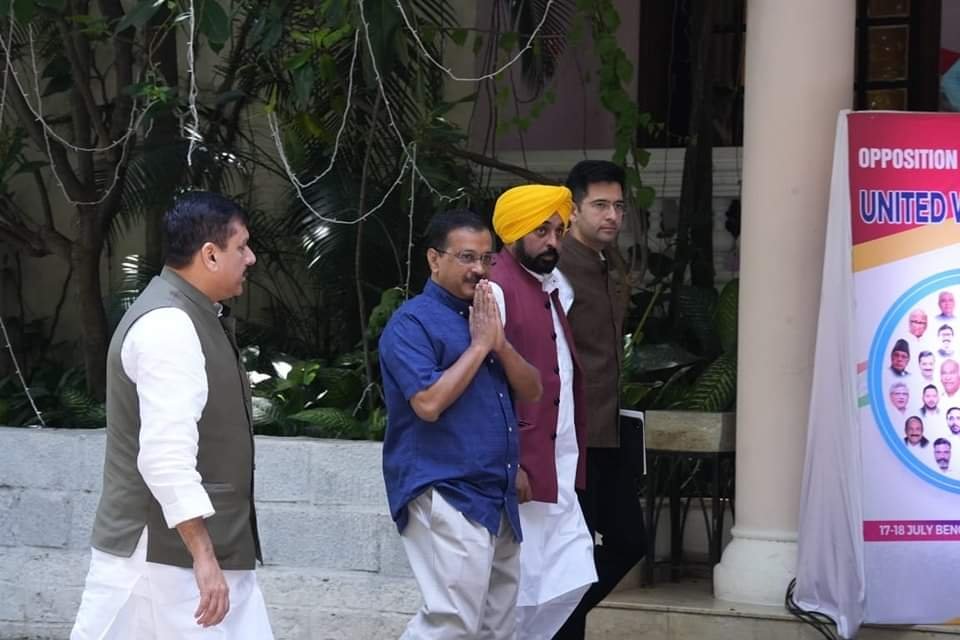 मणिपुर पर संग्राम, आम आदमी पार्टी का केंद्र पर निशाना