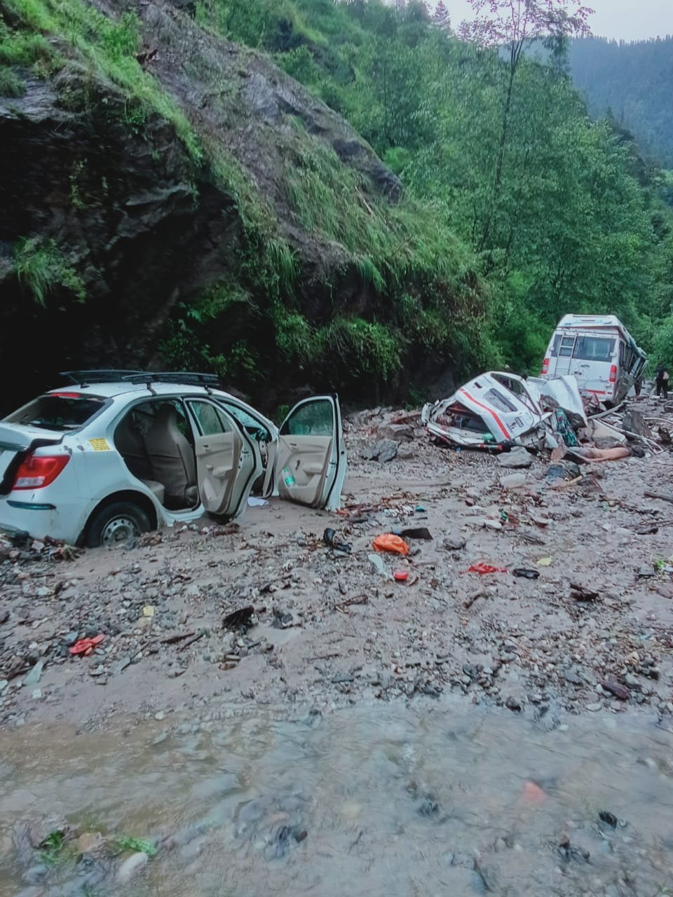 उत्तरकाशी में आसमानी आफत, 4 लोगों की मौत