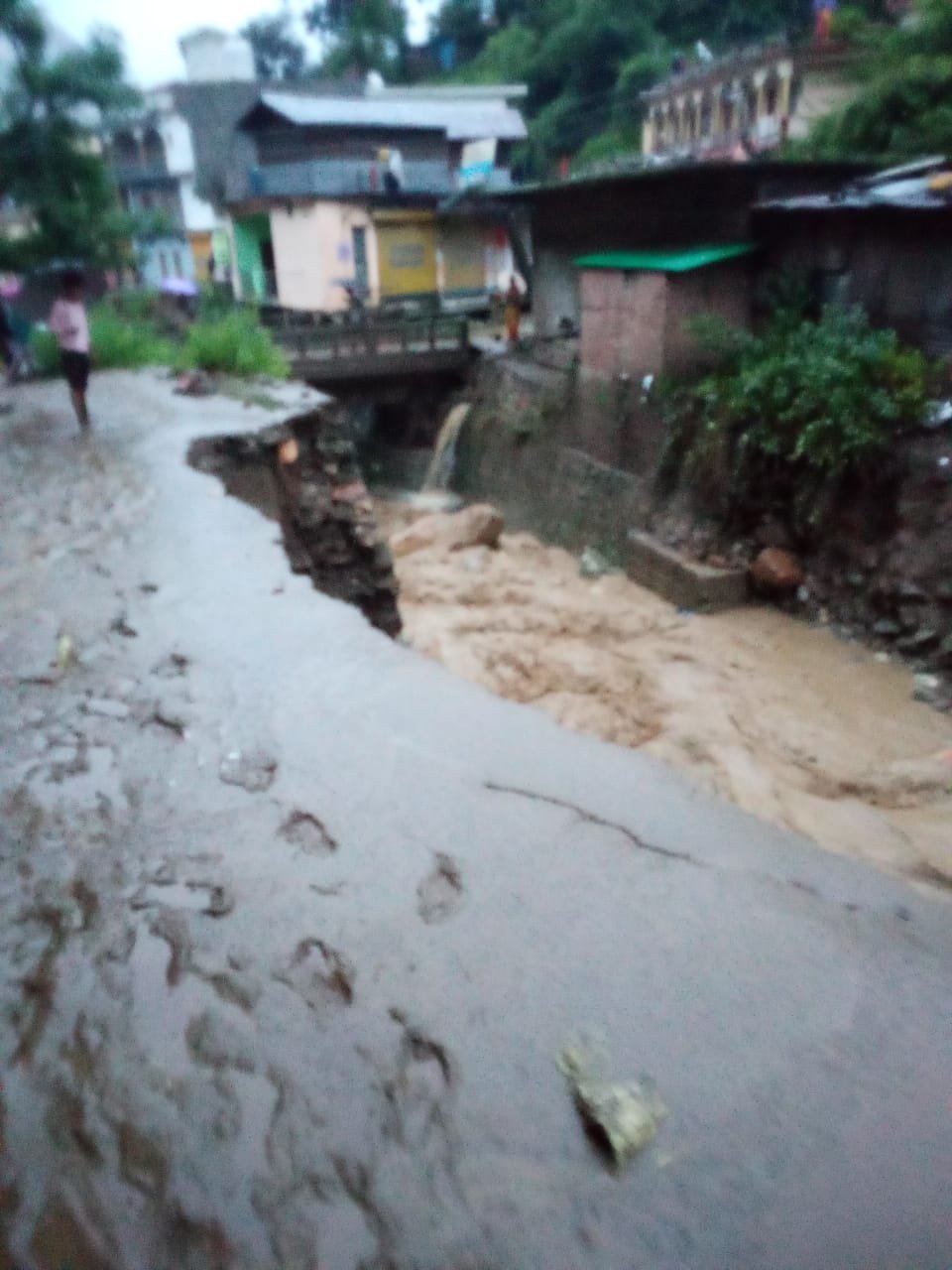 पुरोला, बडकोट में कुदरत ने बरपाया कहर