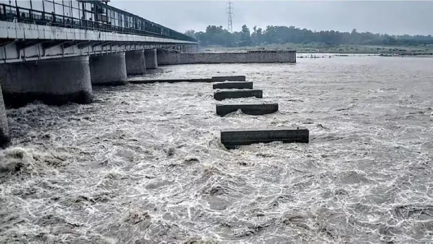 रिकॉर्ड बारिश के बाद रिकॉर्ड बाढ़!