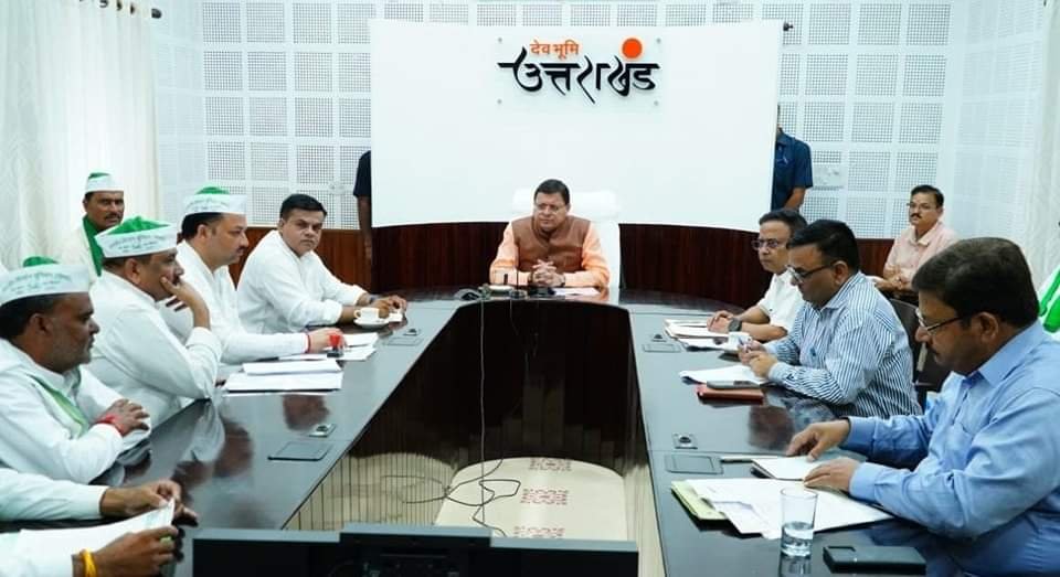 सीएम से मिले किसान, धामी बोले ना हो परेशान!