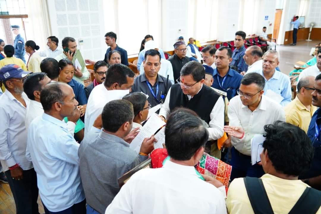 सीएम ने सुनी जनता की समस्याएं, दिया भरोसा