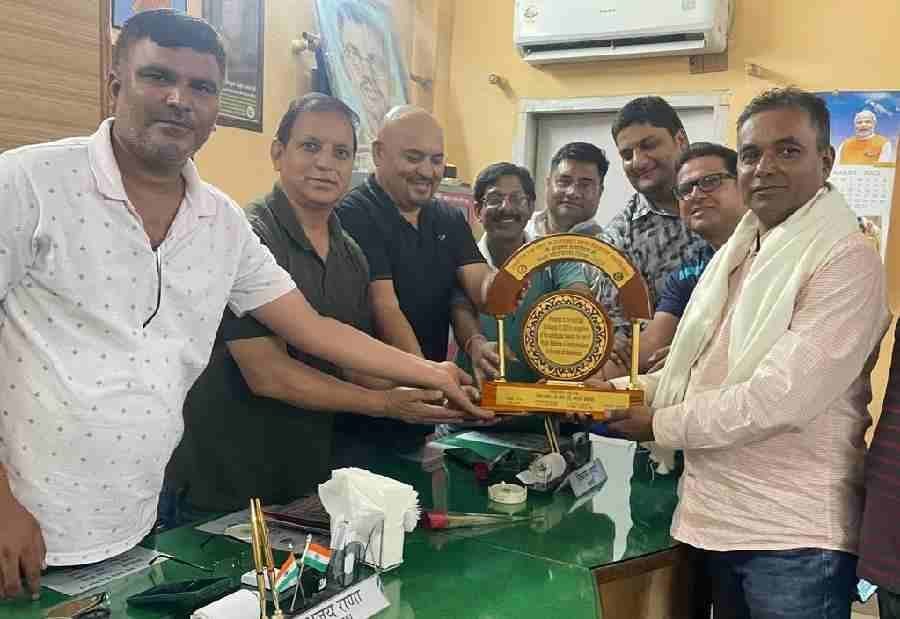 स्वास्थ्य विभाग के आईसीसी अधिकारी अनिल सती सम्मानित