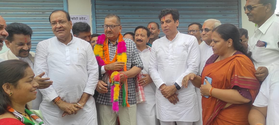 बागेश्वर उपचुनाव- बीजेपी को झटका, पूर्व विधायक कांग्रेस में शामिल