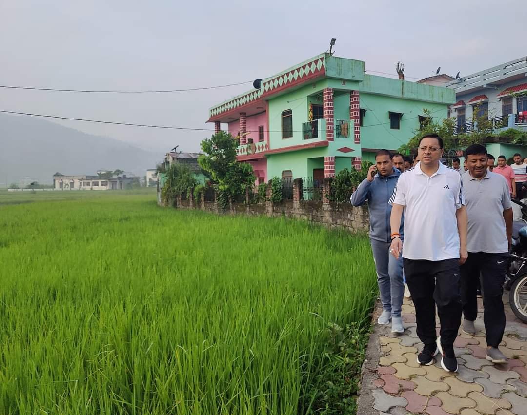 गरुड़ में धामी की मॉर्निंग वॉक, लोगों से की क्या बात?