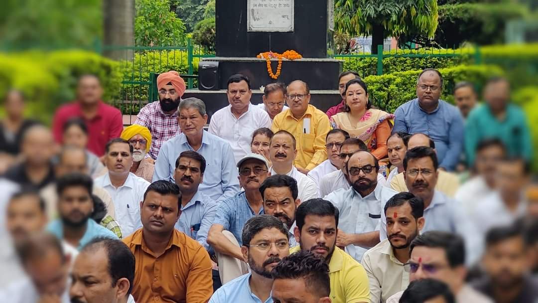 हरीश रावत का मौन व्रत, सरकार पर अटैक