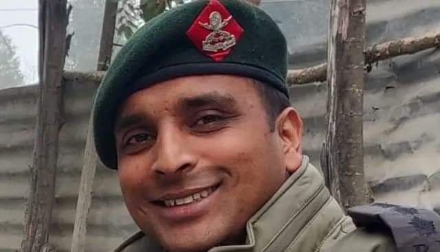 अनंतनाग में एनकाउंटर, कर्नल समेत 3 अफसर शहीद
