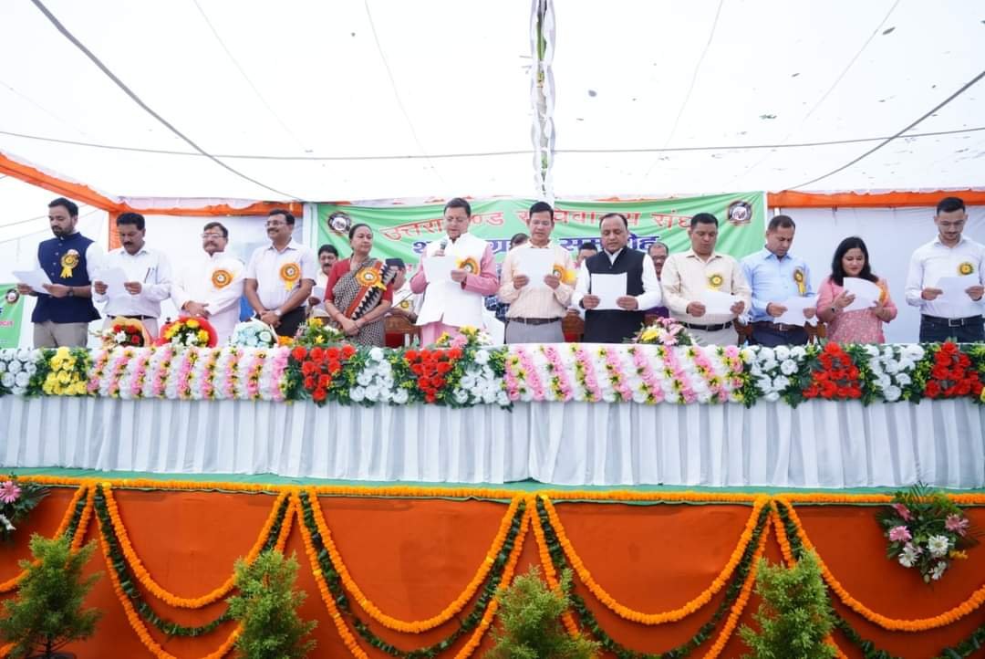 धामी ने दिलाई शपथ, पढ़ाया क्या सबक?