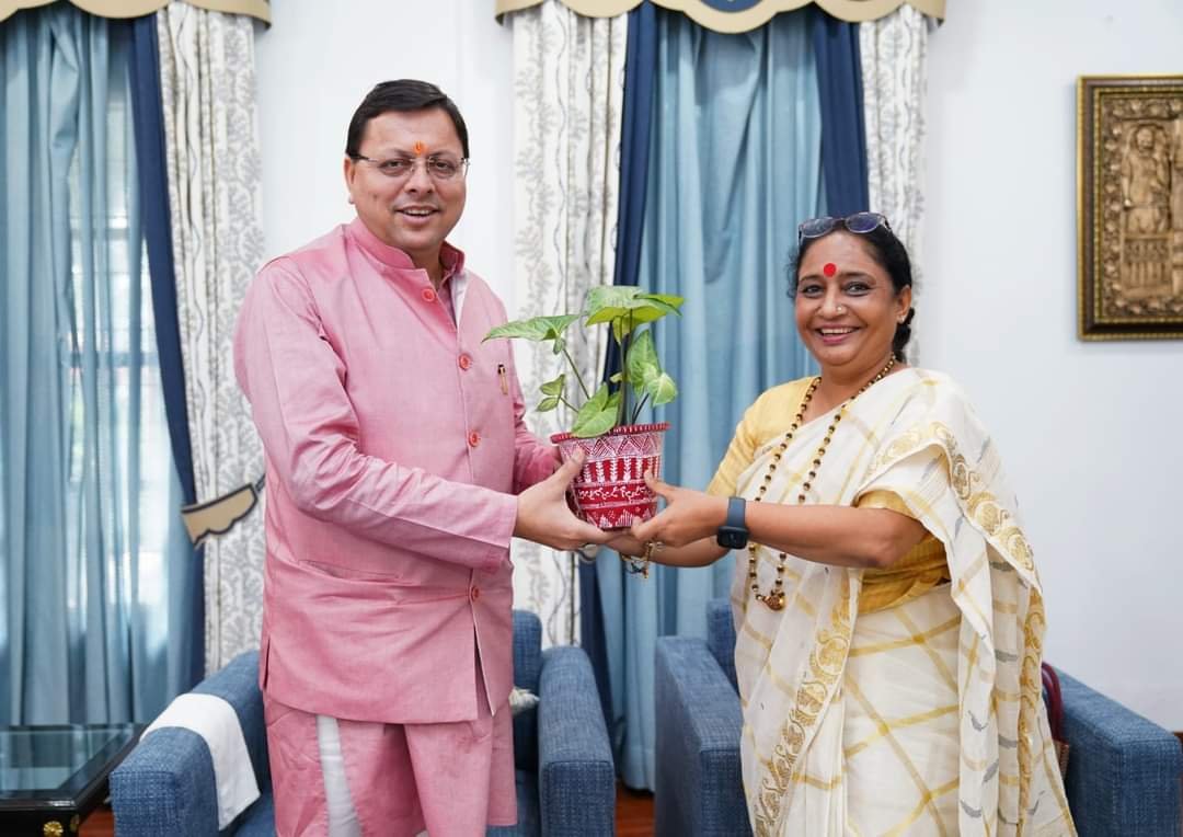 देहरादून में आज शपथ समारोह, बढ़ी हलचल