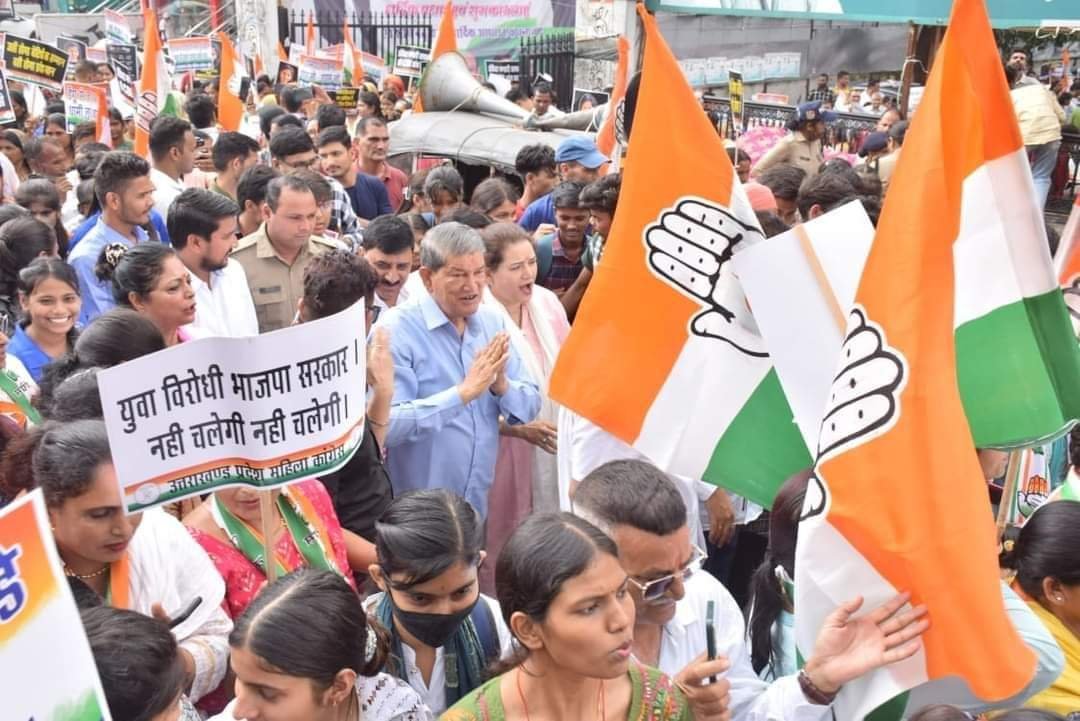 धामी सरकार के खिलाफ हल्ला बोल, आज हरीश रावत की अगुवाई में सीएम आवास का घेराव