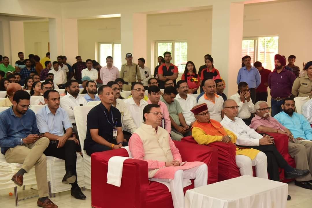 धामी ने सुनी पीएम की मन की बात