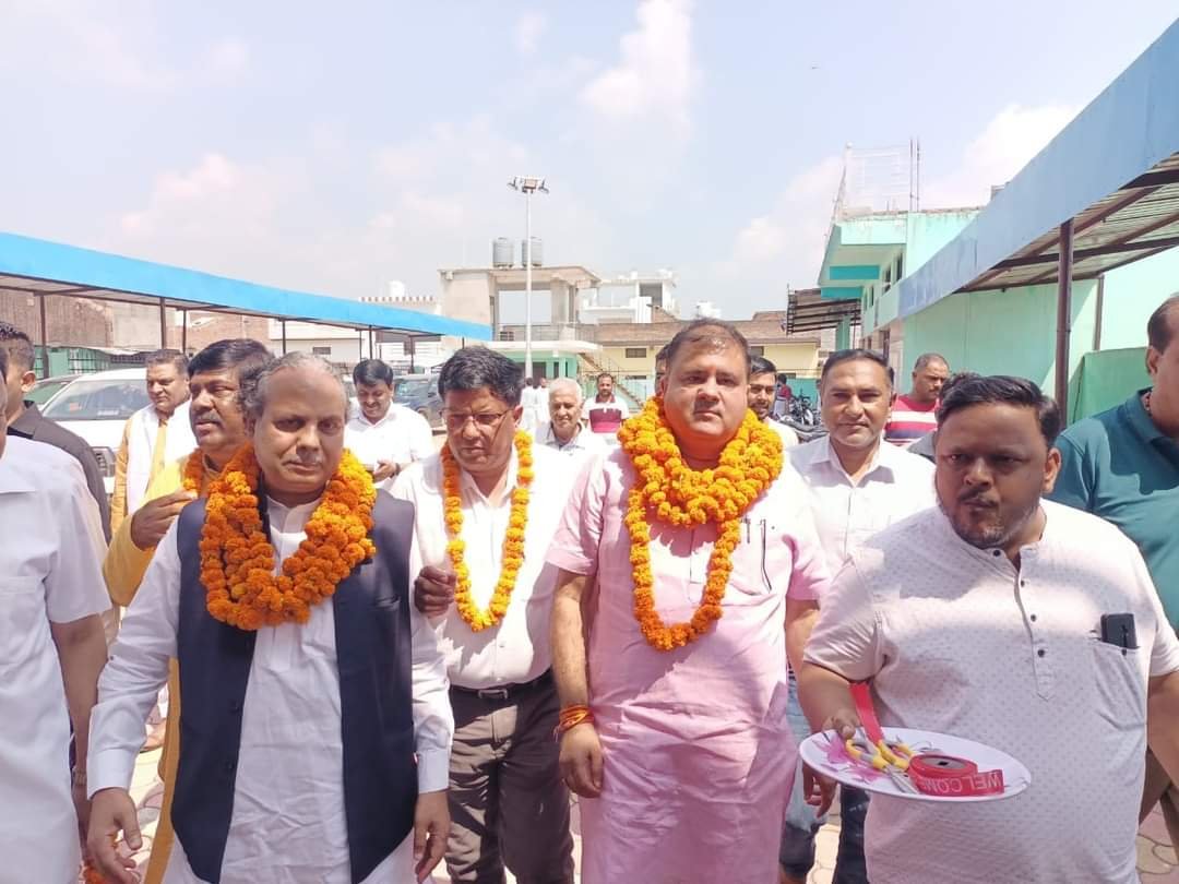 बीजेपी भगवान हो गई? पूजा भी करनी पड़ेगी?