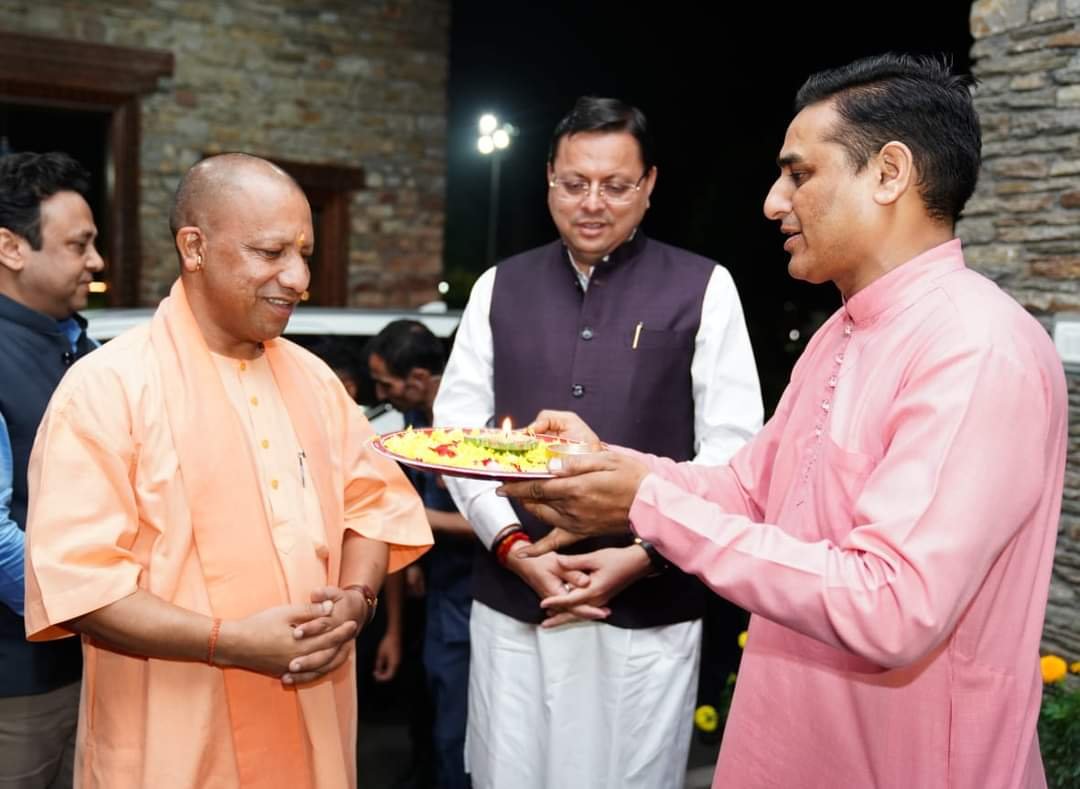 योगी और धामी की मुलाकात, किन‌ मुद्दों पर बात