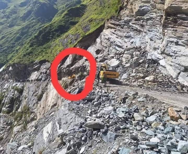 धारचूला में पहाड़ की चपेट में आई गाड़ी 9 लोगों की मौत की ख़बर
