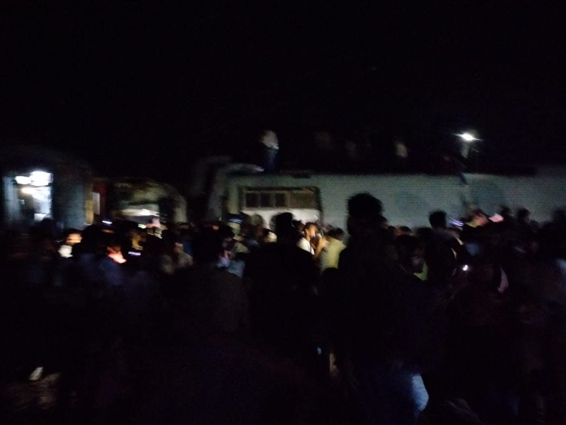 बिहार में ट्रेन हादसा, बक्सर में पटरी से उतरी कामाख्या एक्स्प्रेस की 5 बोगियां