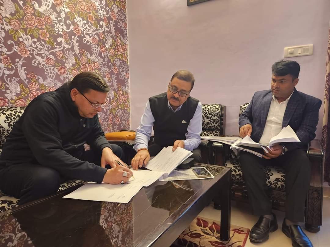 उत्तरकाशी से सरकार चला रहे धामी