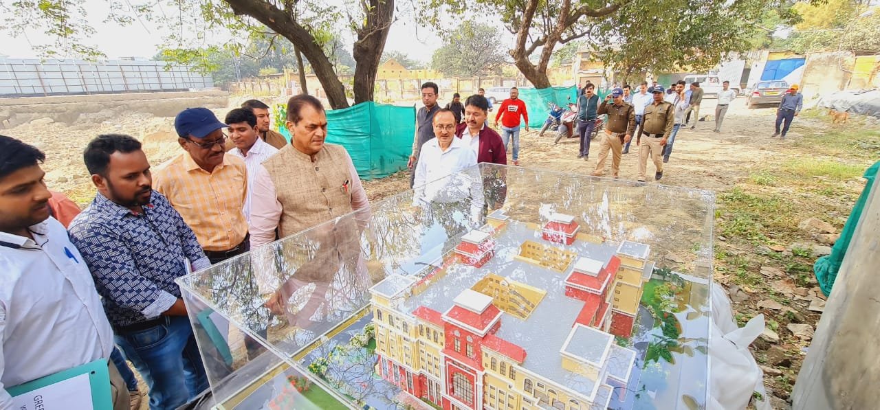 स्मार्ट सिटी के काम का मंत्री प्रेम चंद अग्रवाल ने किया निरीक्षण, लगाई फटकार