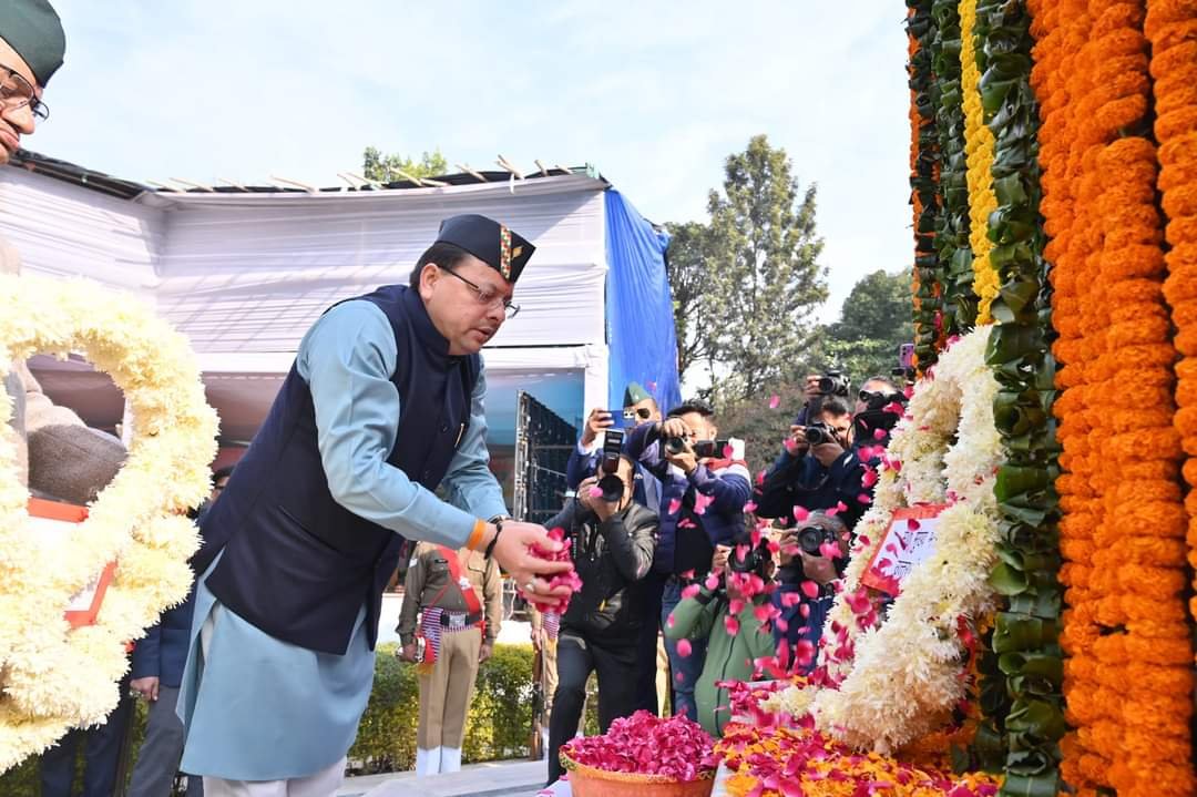 विजय दिवस पर सम्मान समारोह में धामी