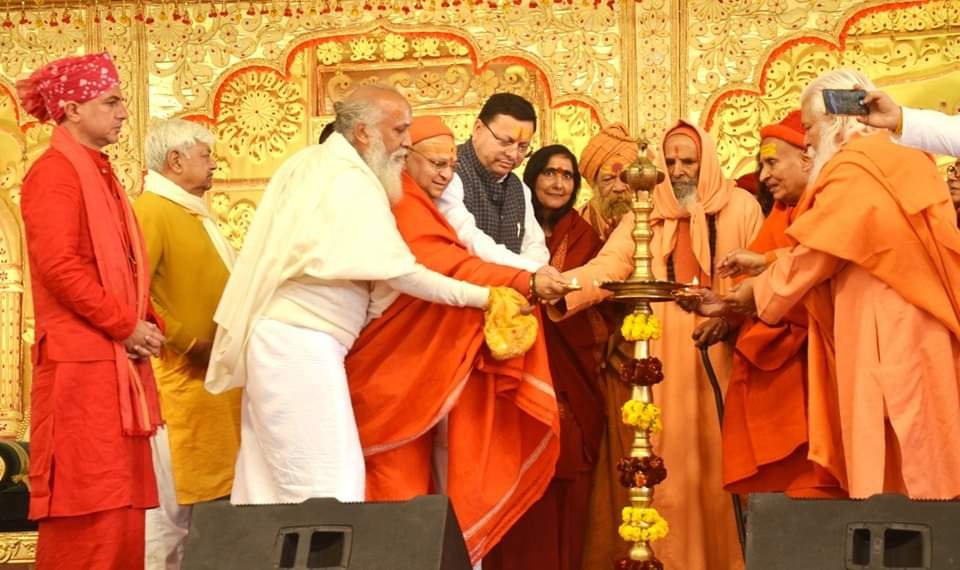 मथुरा में धामी की मंदिर यात्रा