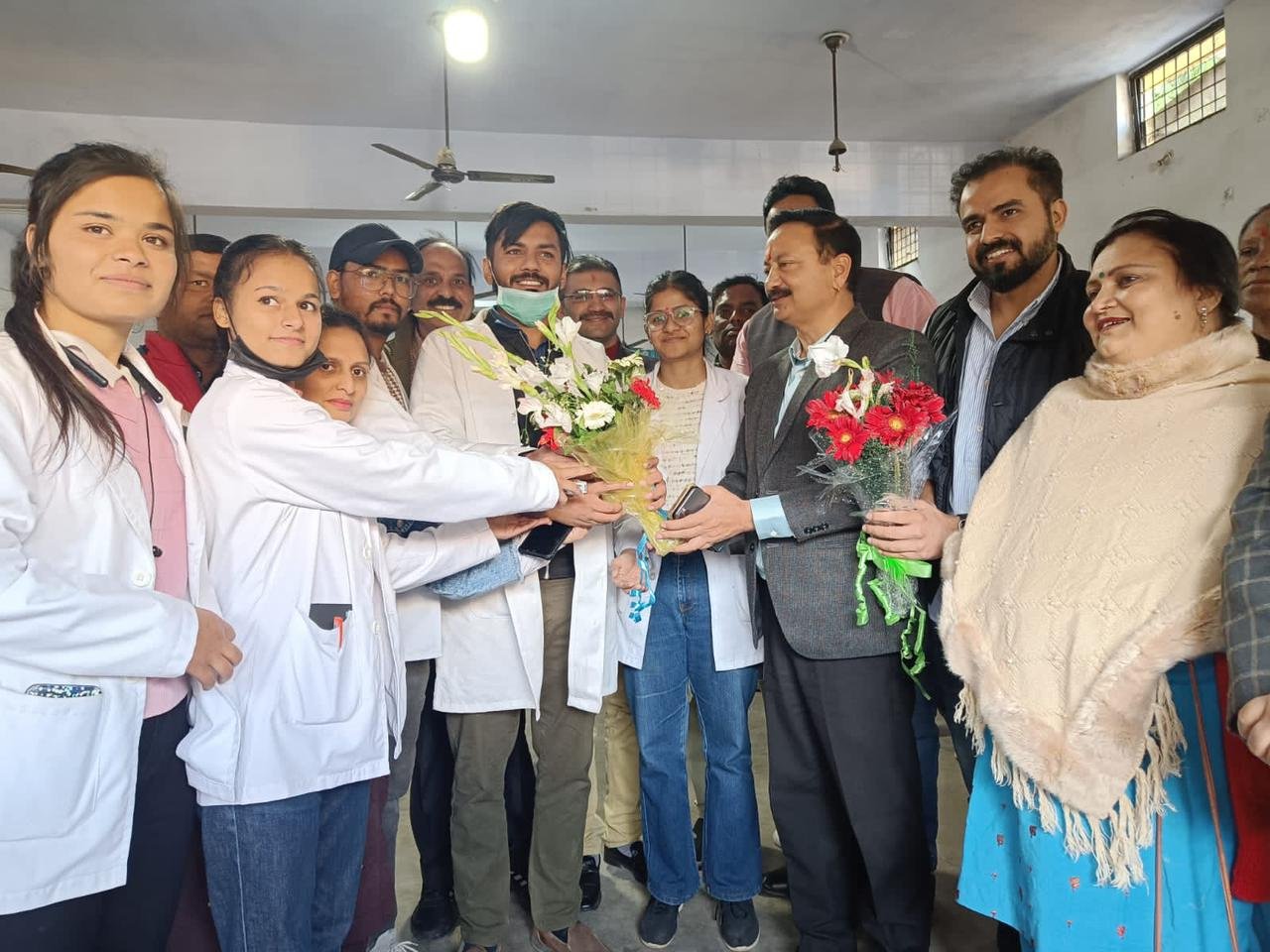 देहरादून में निशुल्क आंखों की जांच का कैंप, कैंट विधानसभा में वैभव वालिया की पहल, करन माहरा रहे मौजूद