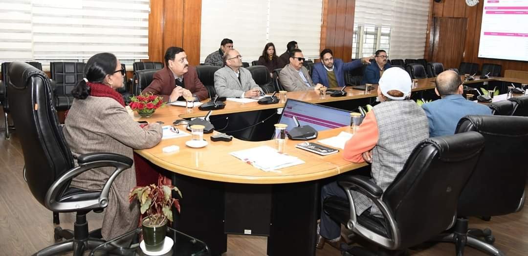 एसीएस राधा रतूड़ी की समीक्षा बैठक