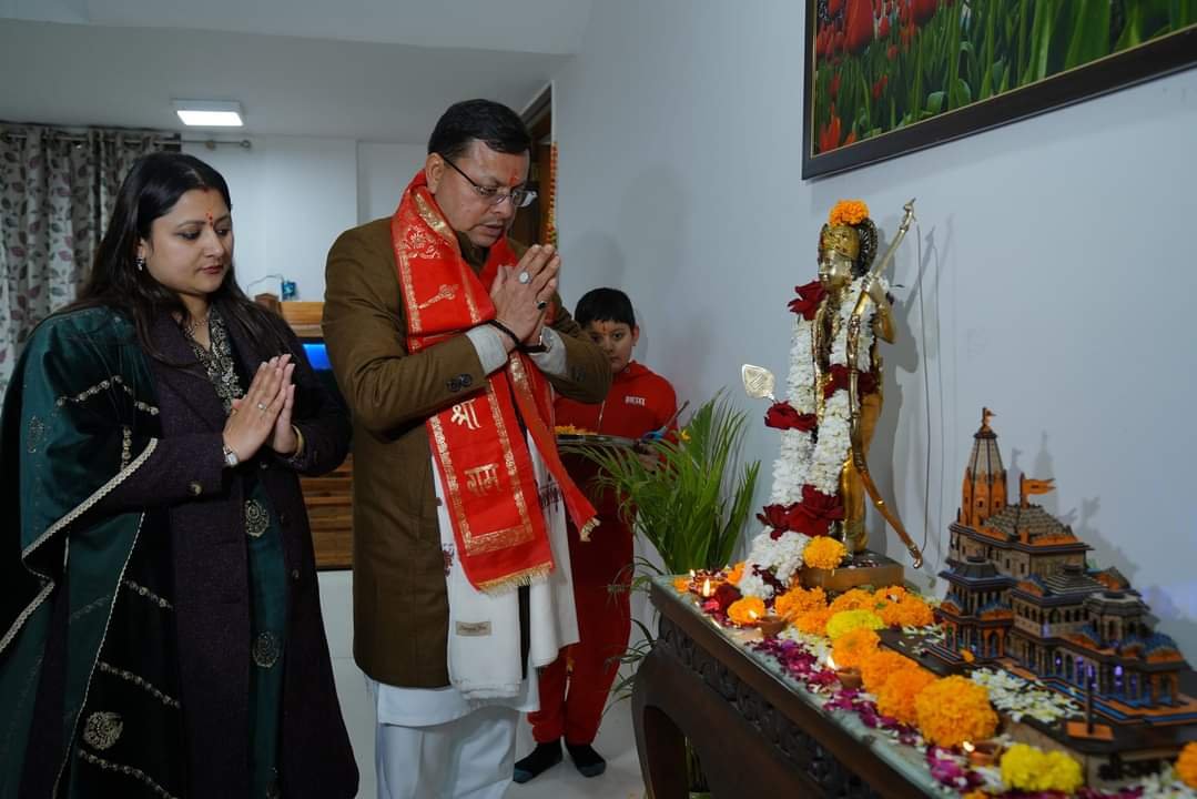 मुख्यमंत्री धामी ने मनाया दीपोत्सव