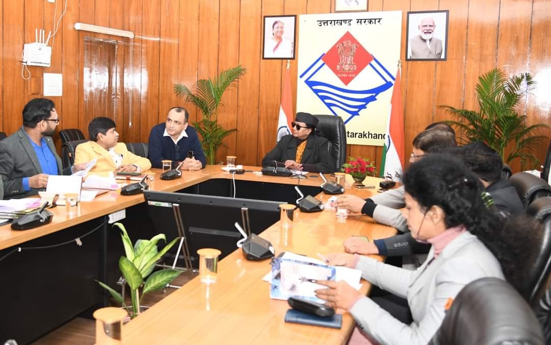 भू कानून पर एसीएस की बैठक