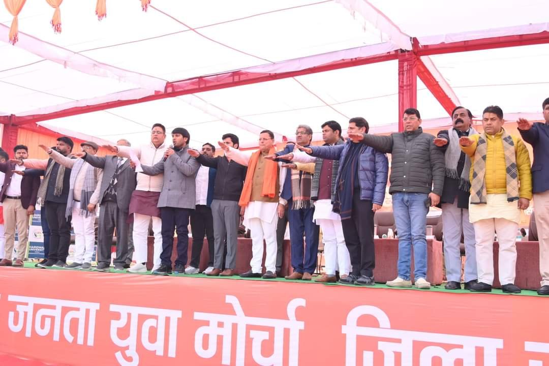 नव मतदाता सम्मेलन में धामी