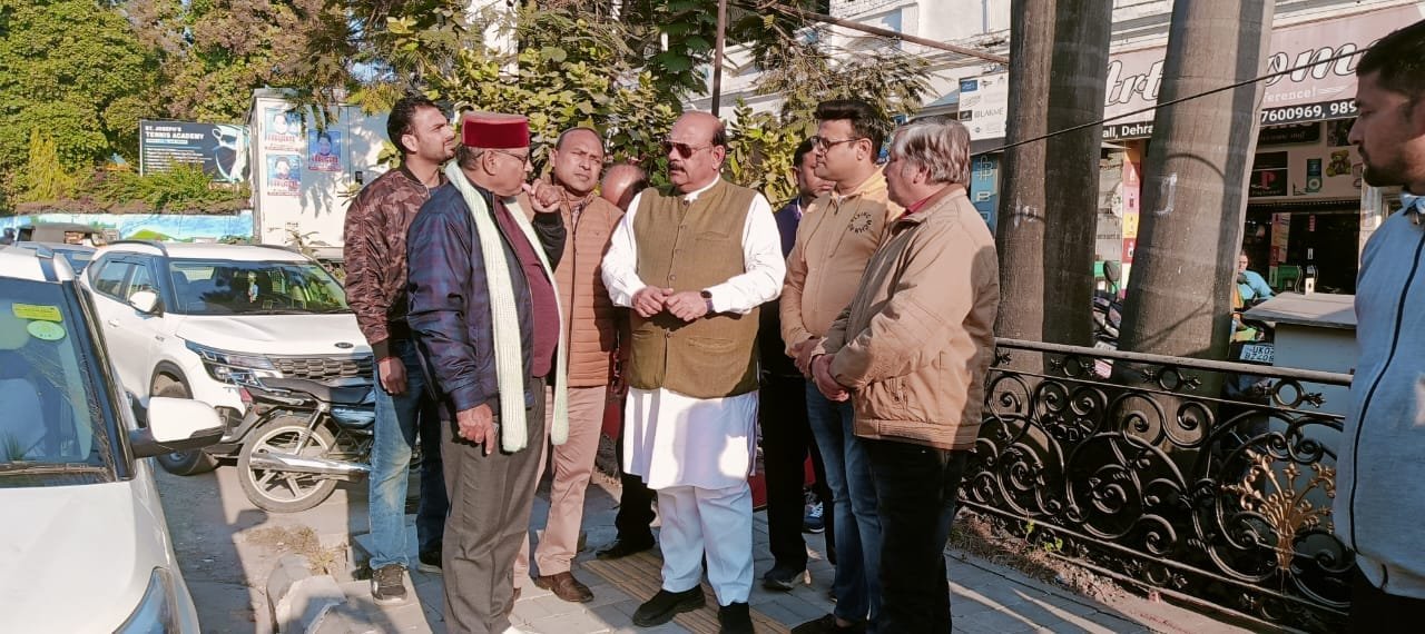 व्यापार मंडल ने की विधायक से शिकायत