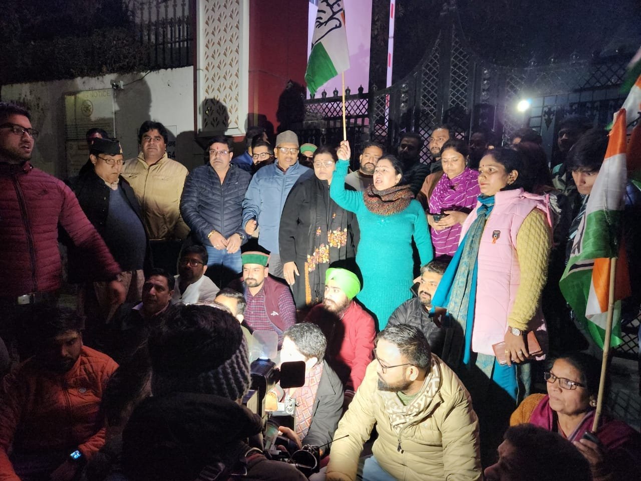 कांग्रेस नेताओं का जबरदस्त प्रदर्शन