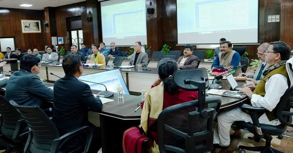 सीएम धामी ने की समीक्षा बैठक