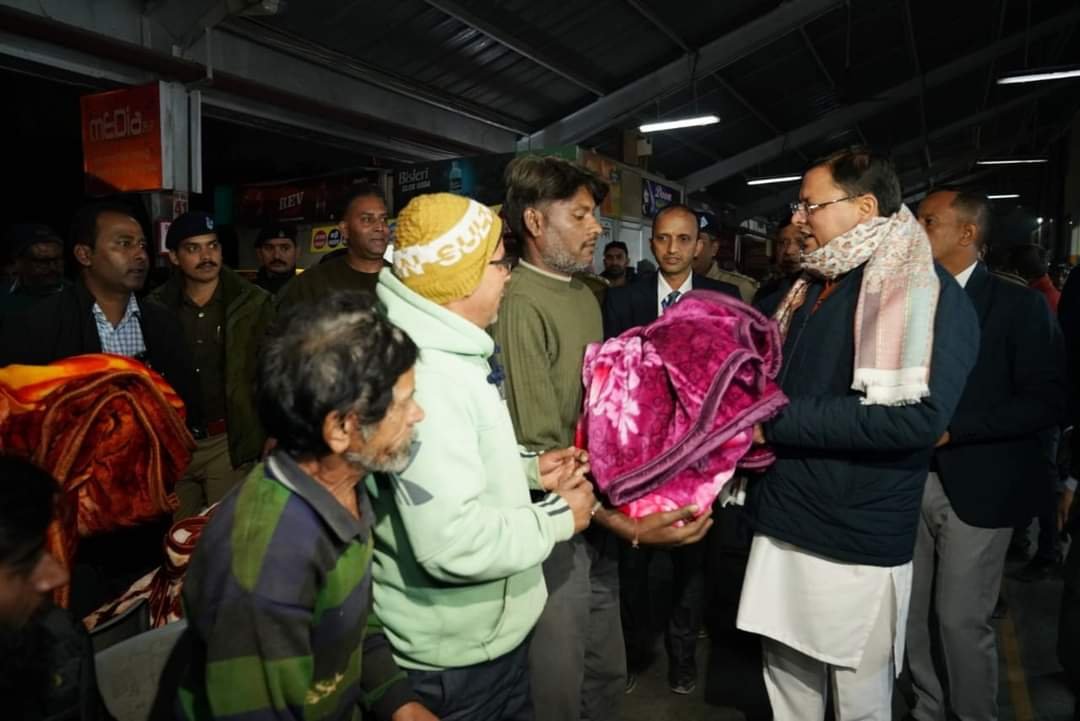 सीएम धामी का कंबल बांटो अभियान
