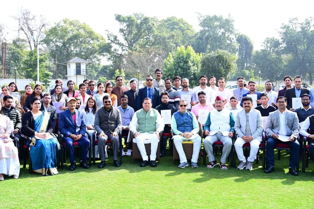 सीएम धामी ने‌ बांटे नियुक्ति पत्र