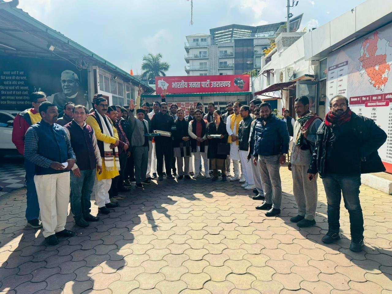 बीजेपी दफ्तर में मनाया गया जश्न