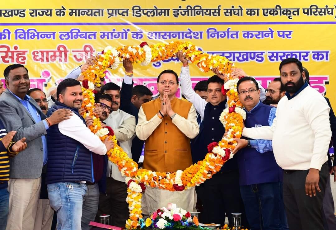 अभिनंदन समारोह में सीएम धामी