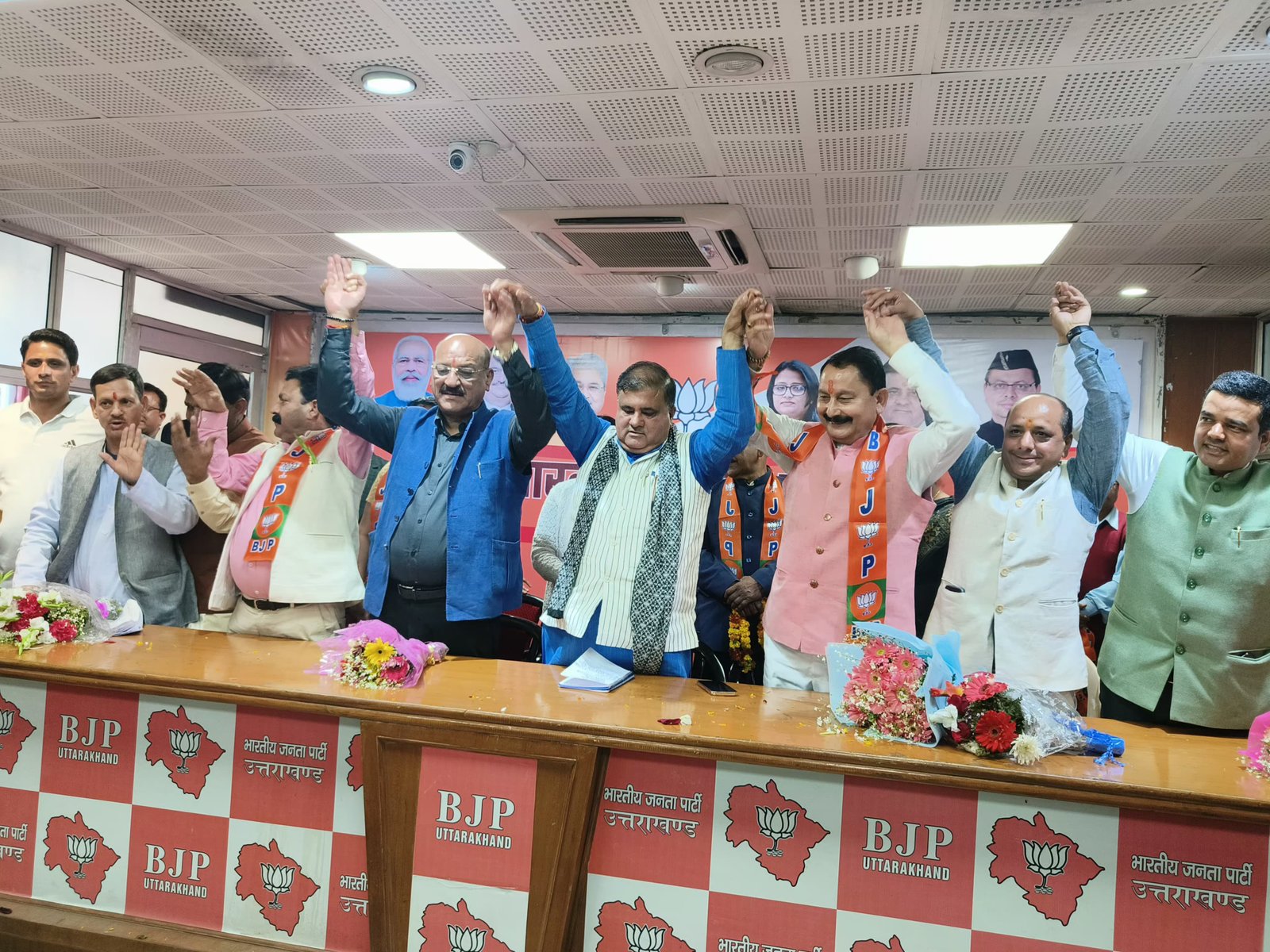 उत्तराखंड में दलबदलुओं की मौज