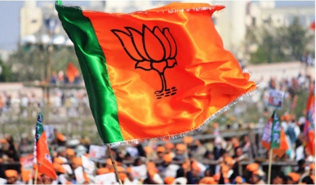 मुख्यमंत्री का इस्तीफा, हलचल बढ़ी