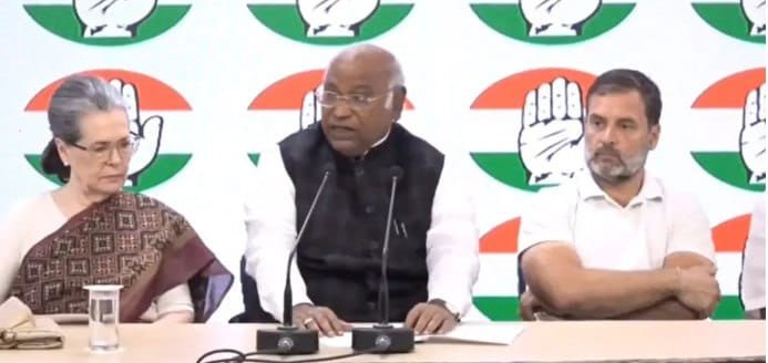 बैंक खाते फ्रीज, कांग्रेस का निशाना