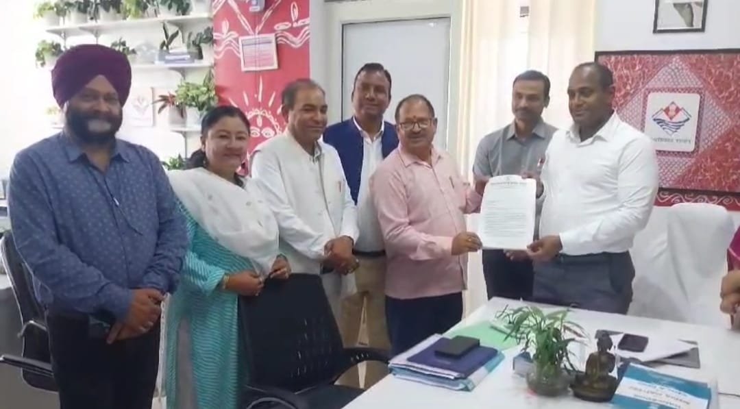 निर्वाचन आयोग से कांग्रेस की क्या मांग?