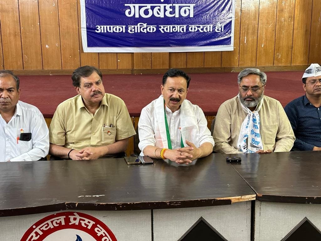 दलबदलुओं पर करन माहरा का वार