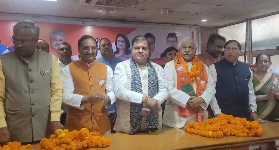 दिनेश अग्रवाल बीजेपी में शामिल