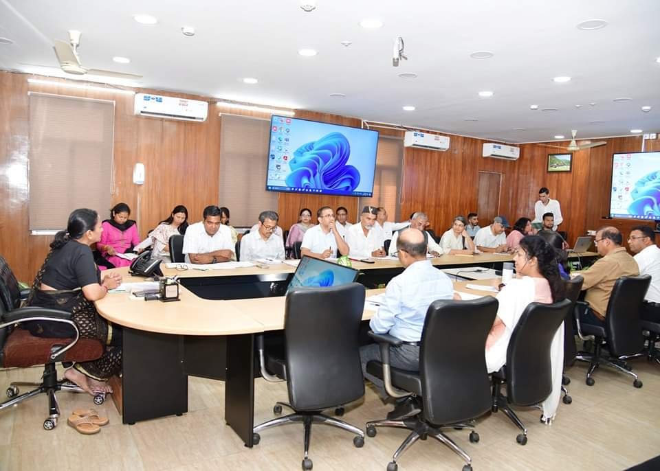 मुख्य सचिव रतूड़ी ने की अहम बैठक