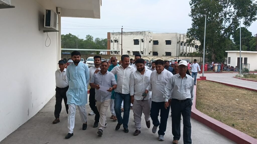 परवादून कांग्रेस ने किया प्रदर्शन