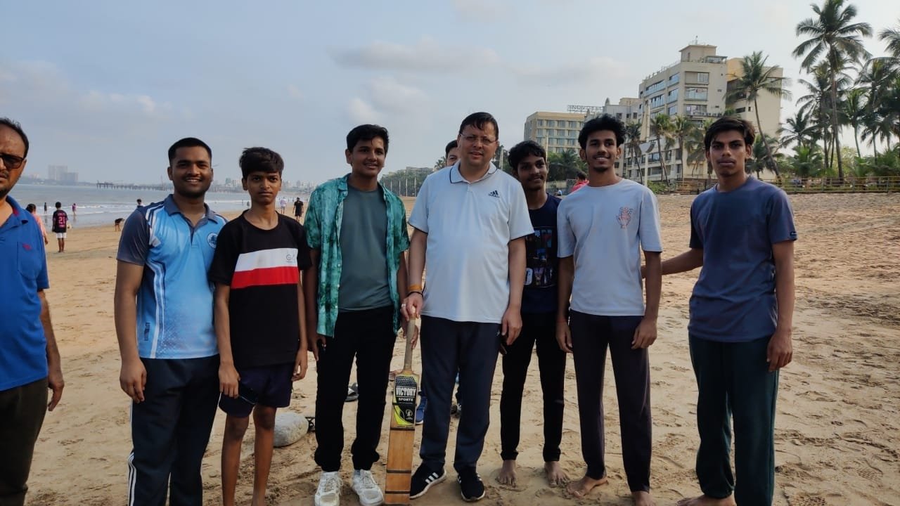 मुंबई में सुबह की सैर पर सीएम धामी