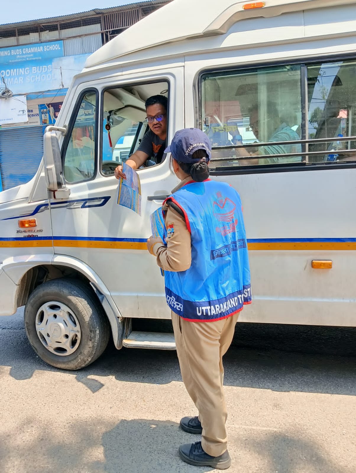 रुद्रप्रयाग पुलिस बनी यात्रियों की गाइड
