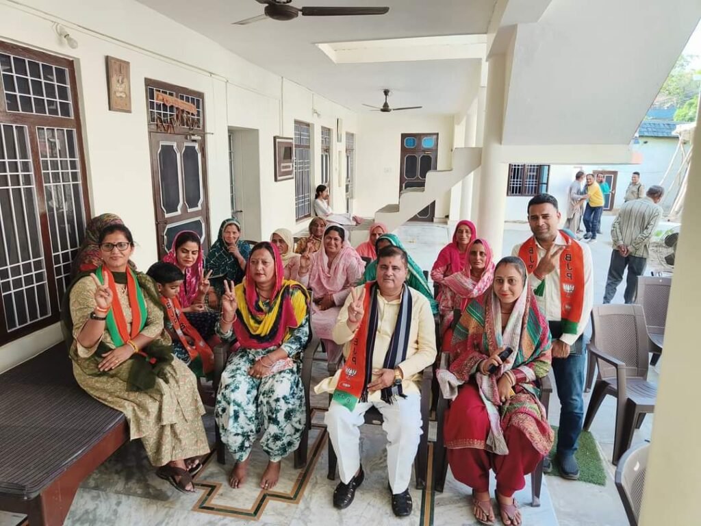 महेंद्र भट्ट ने साधा कांग्रेस पर निशाना