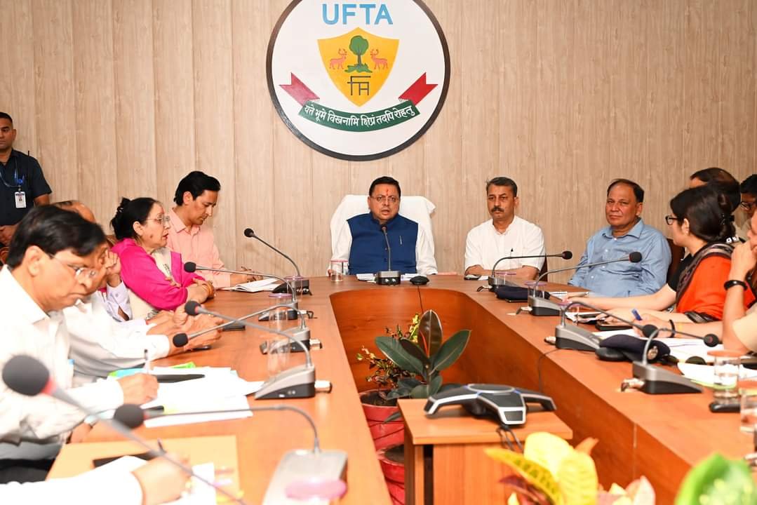सीएम धामी ने की समीक्षा बैठक