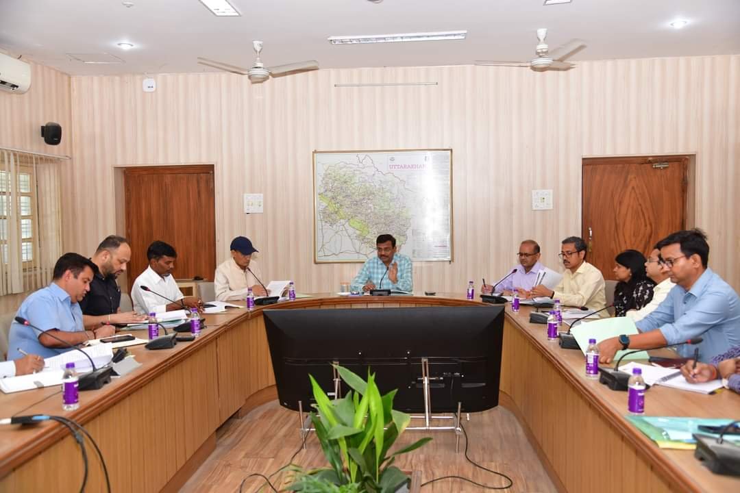 विकास कार्यों को लेकर समीक्षा बैठक